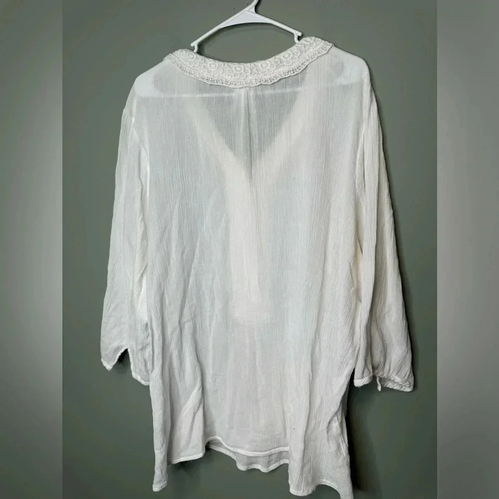 CJ Banks Womens 3X white top with buttons and crochet front - Picture 4 of 7